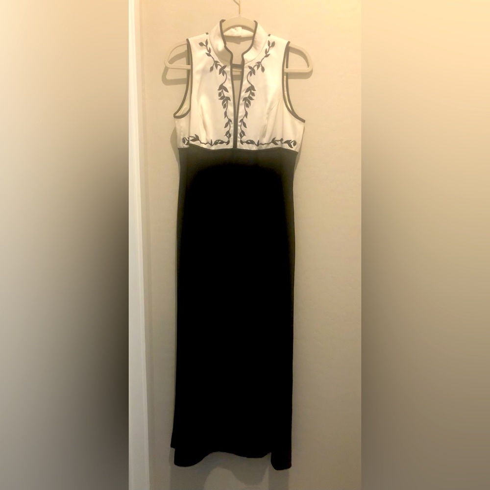 Liz Claiborne Black and white beautiful elegant long dress in 12P preloved